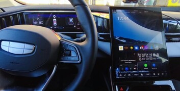 Установка голосового, навигации и приложений на Geely Atlas New в Дубне